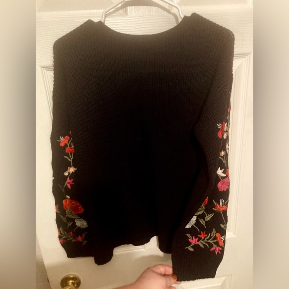 American Eagle navy embroidered floral sweater - Picture 3 of 4